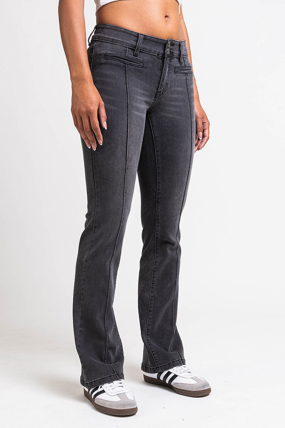 Claire 02Low Bootcut Jeans - Washed Black