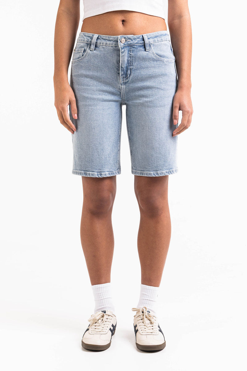 Disa 02Mid 25cm Straight Jeans Shorts - Bleach Blue – MADLADY