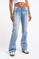 Claire 02Low Bootcut Jeans - Bleach Blue
